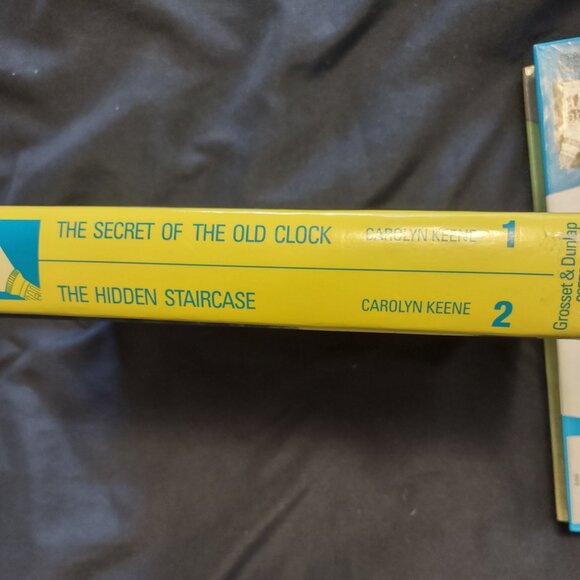 2 young reader mystery books - Picture 4 of 6